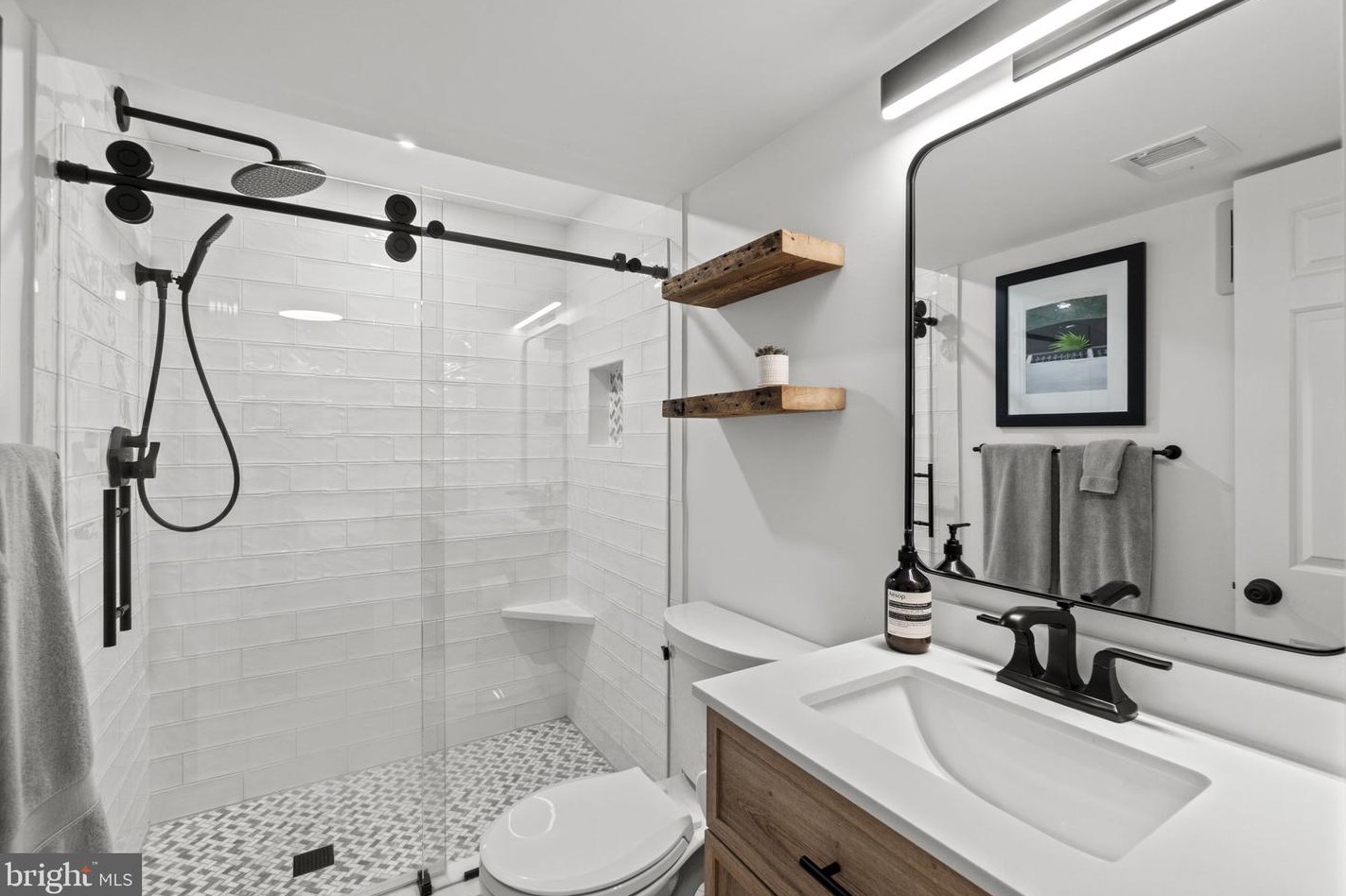 3025 Cambridge Pl, Washington DC  20007-2914 exterior