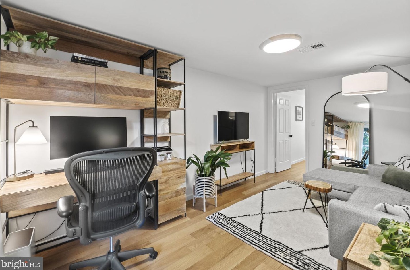 3025 Cambridge Pl, Washington DC  20007-2914 exterior