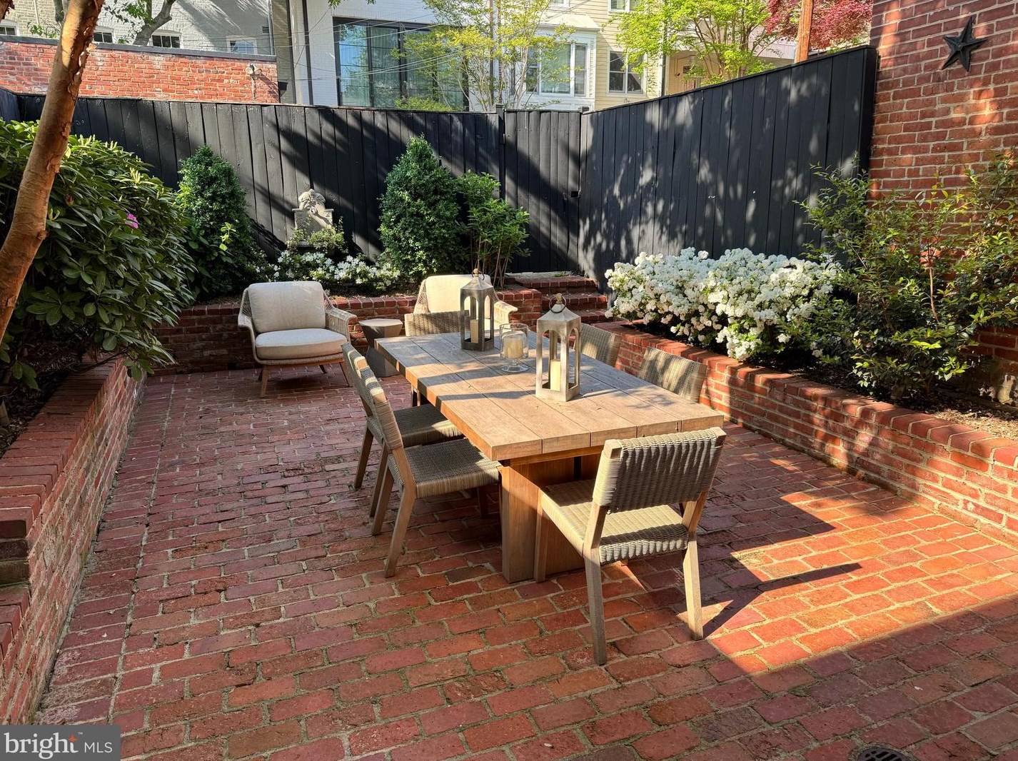 3025 Cambridge Pl, Washington DC  20007-2914 exterior