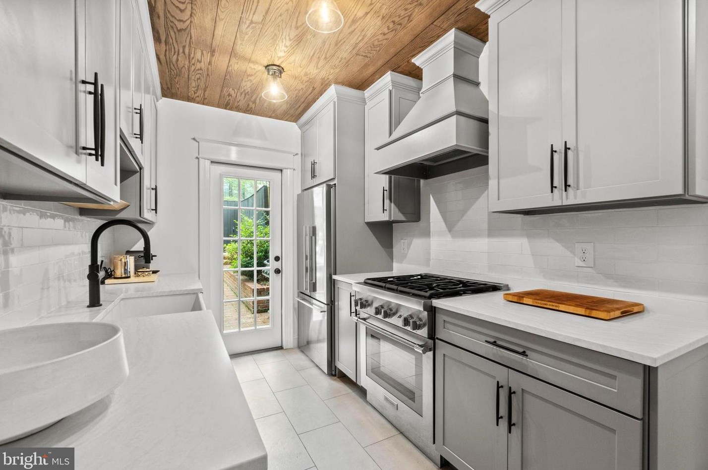 3025 Cambridge Pl, Washington DC  20007-2914 exterior