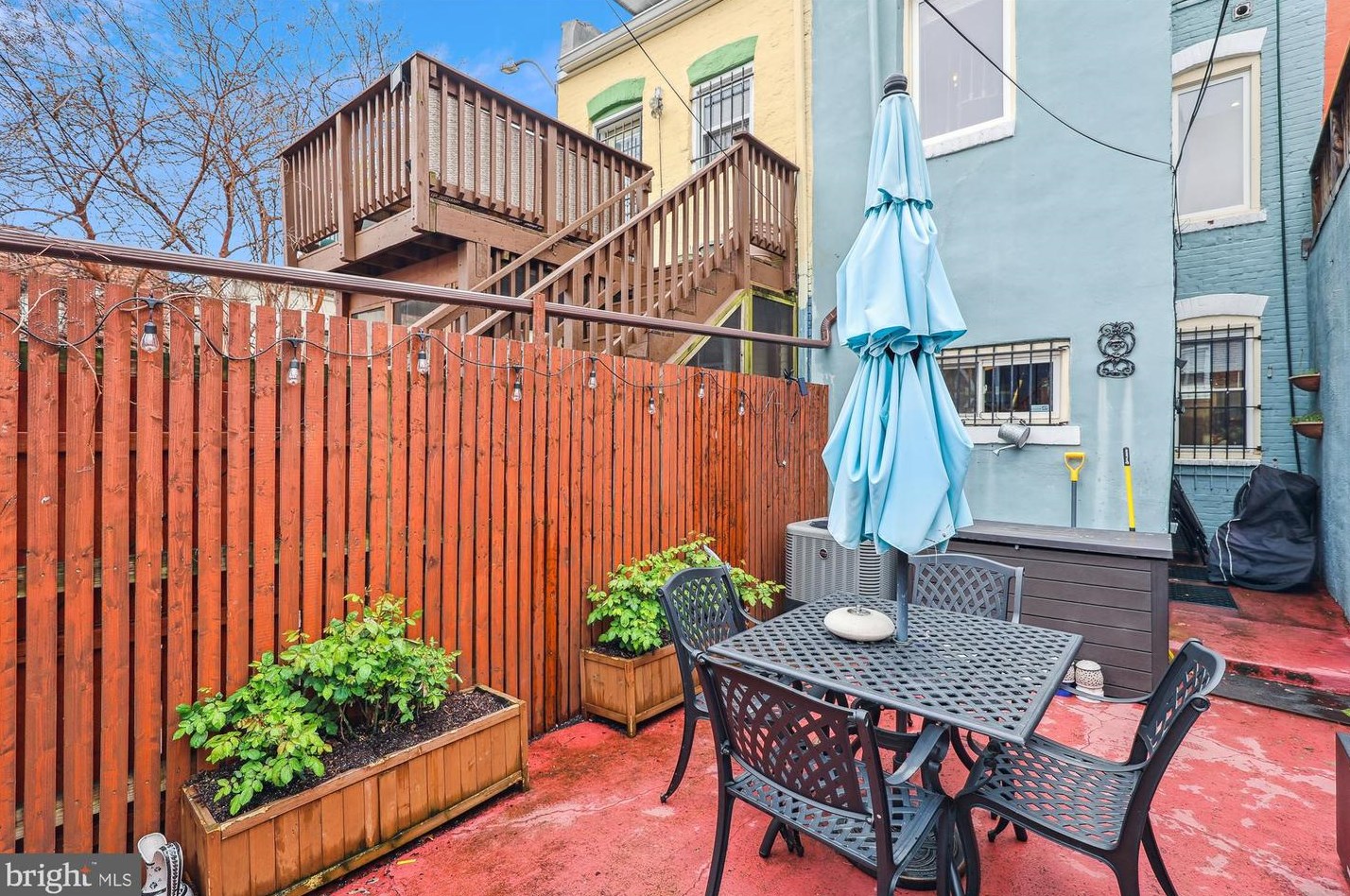 2209 12th Pl, Washington DC  20009-4405 exterior