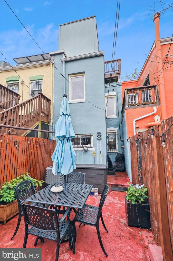 2209 12th Pl, Washington DC  20009-4405 exterior