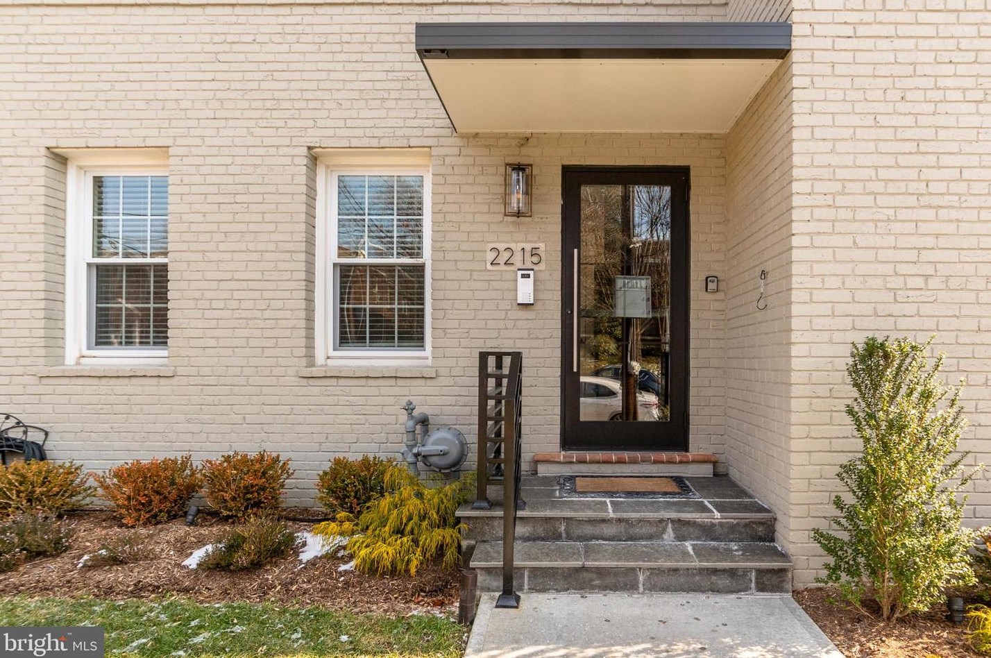 2215 40th St, Washington, DC 20007-1731