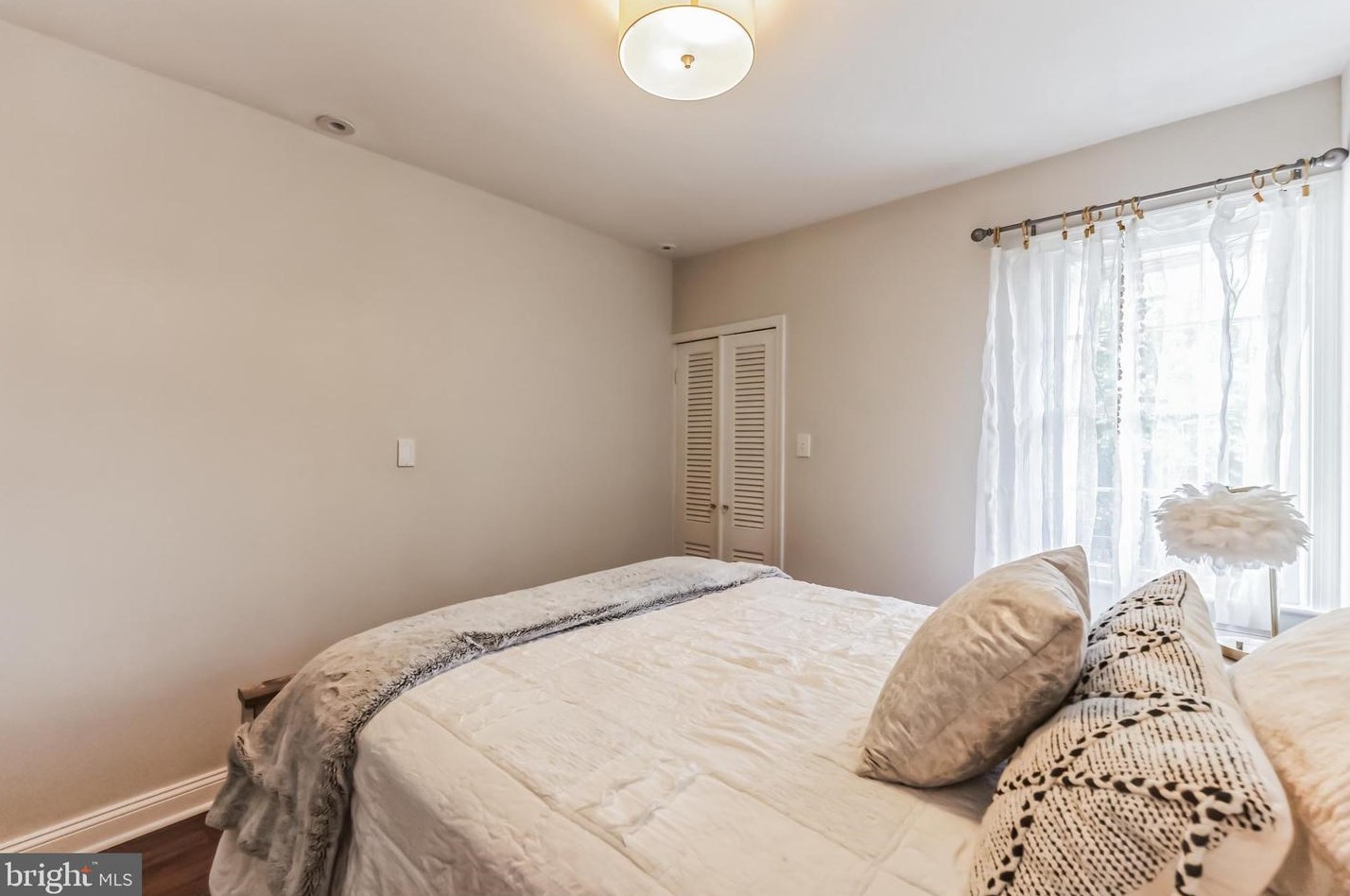 1555 33rd St, Washington DC  20007-2750 exterior