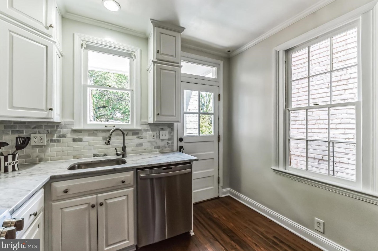 1555 33rd St, Washington DC  20007-2750 exterior