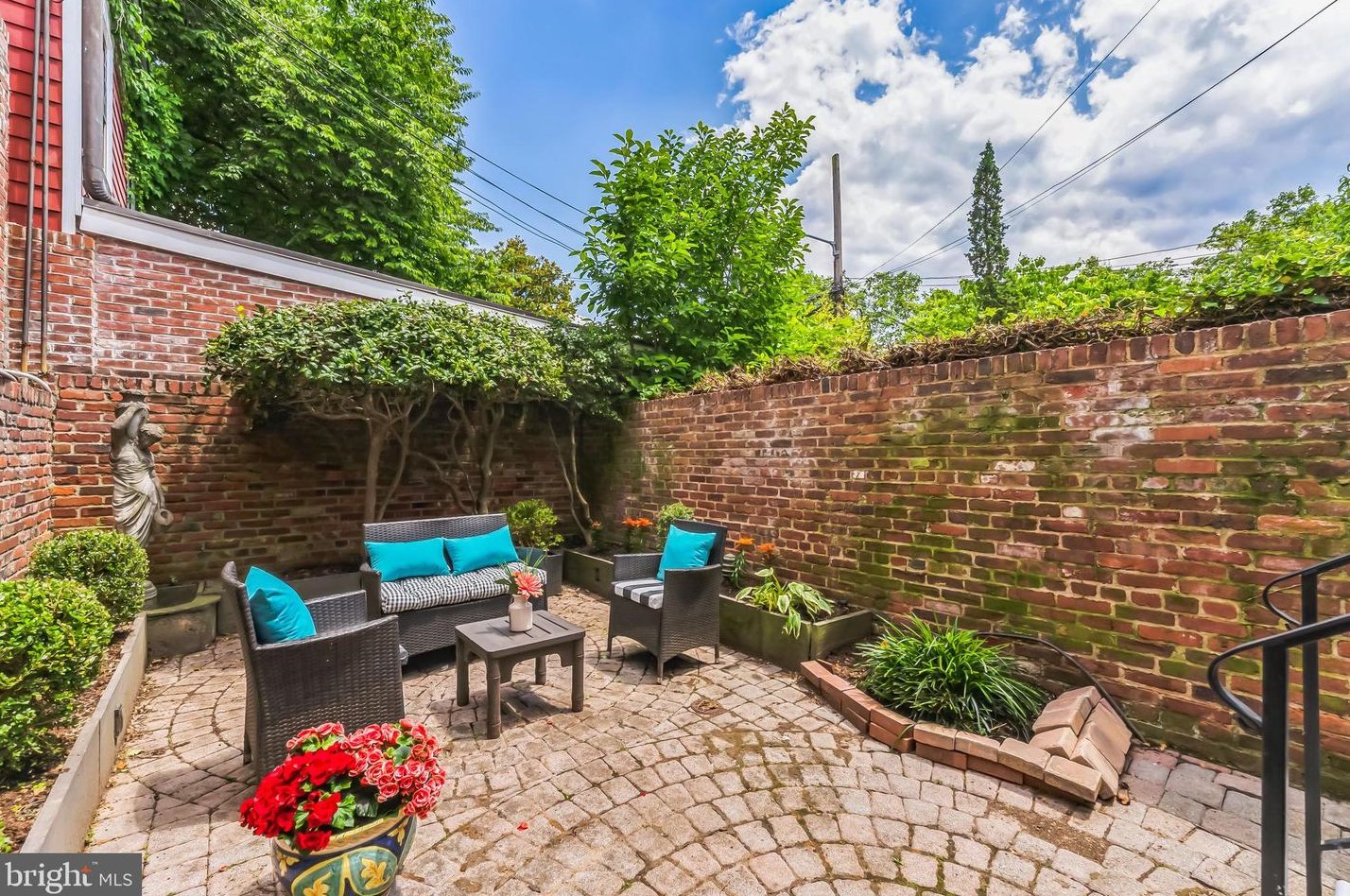 1555 33rd St, Washington DC  20007-2750 exterior