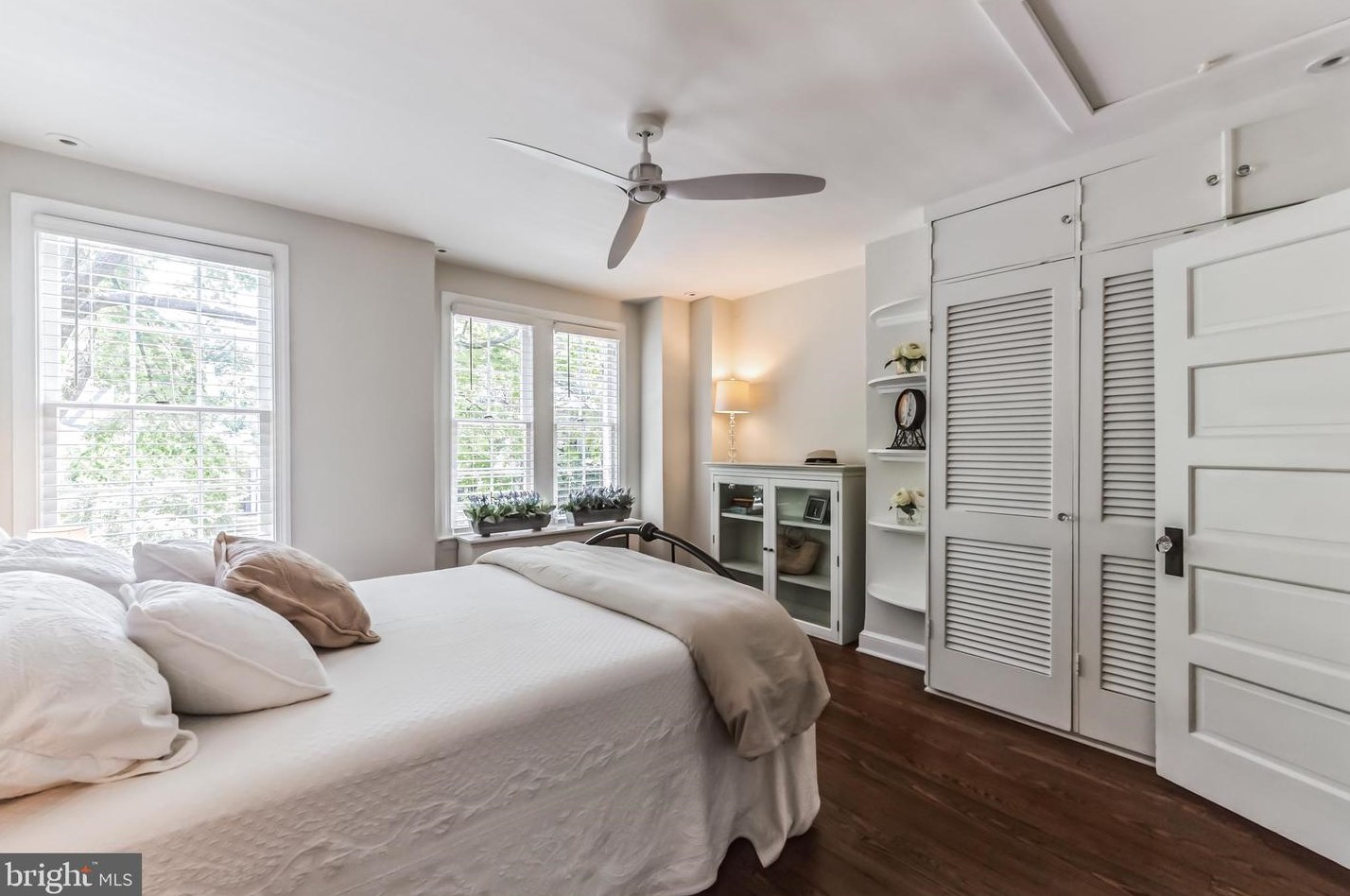 1555 33rd St, Washington DC  20007-2750 exterior