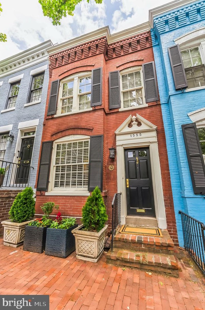 1555 33rd St, Washington DC  20007-2750 exterior