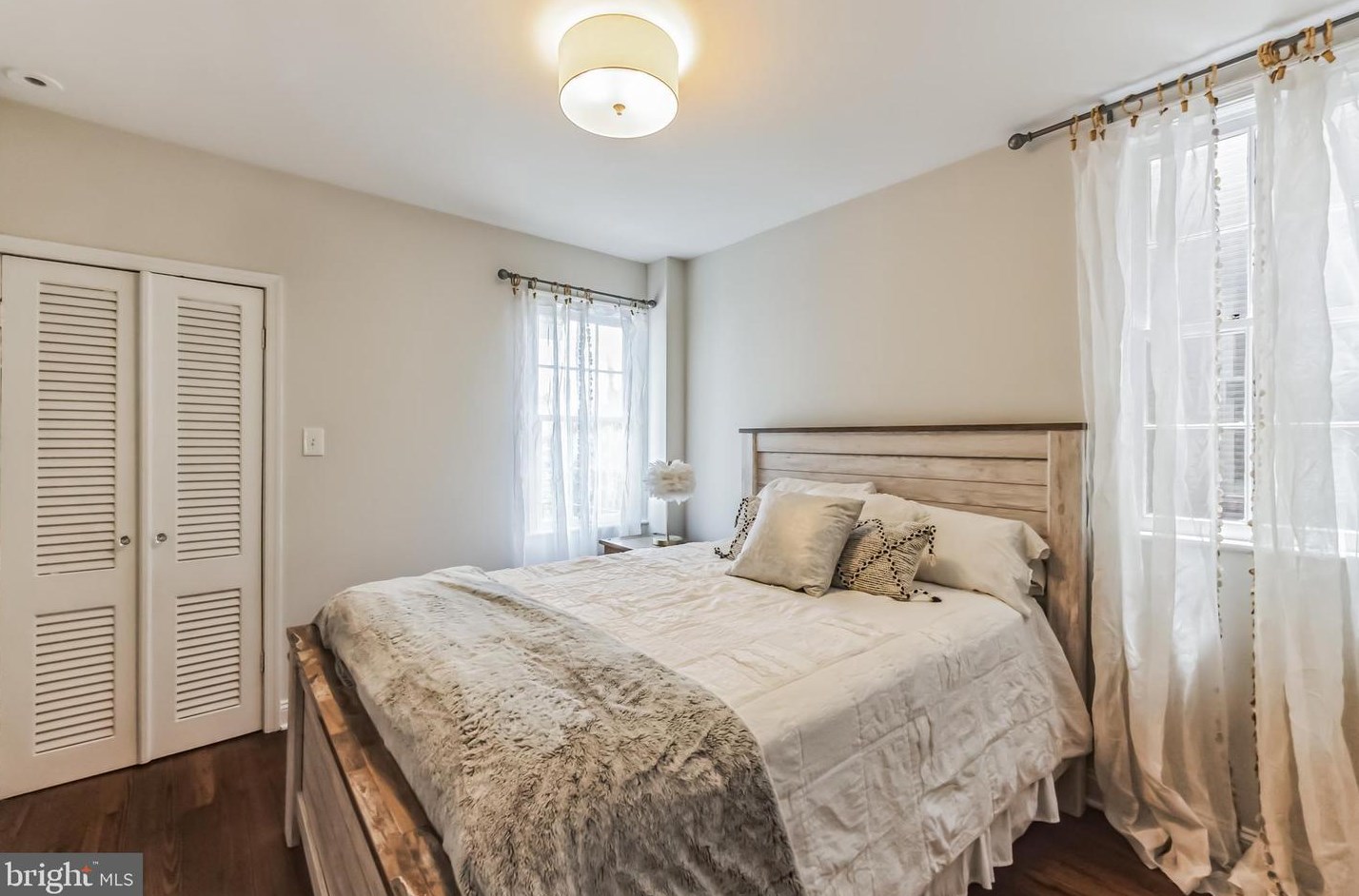 1555 33rd St, Washington DC  20007-2750 exterior