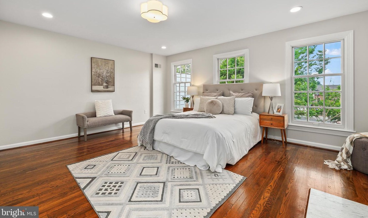 525 7 St, Washington DC 20003-2738 exterior