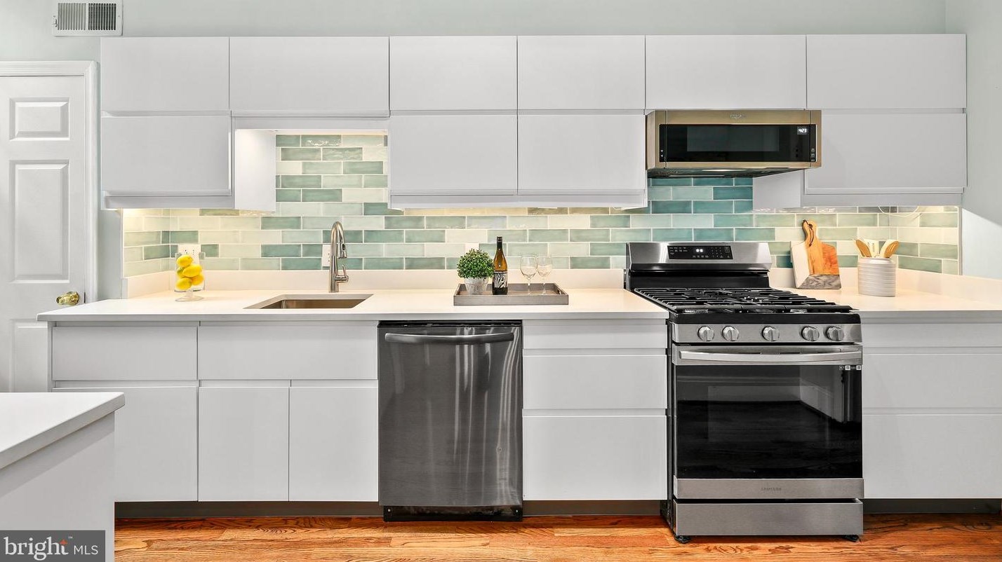 525 7 St, Washington DC 20003-2738 exterior