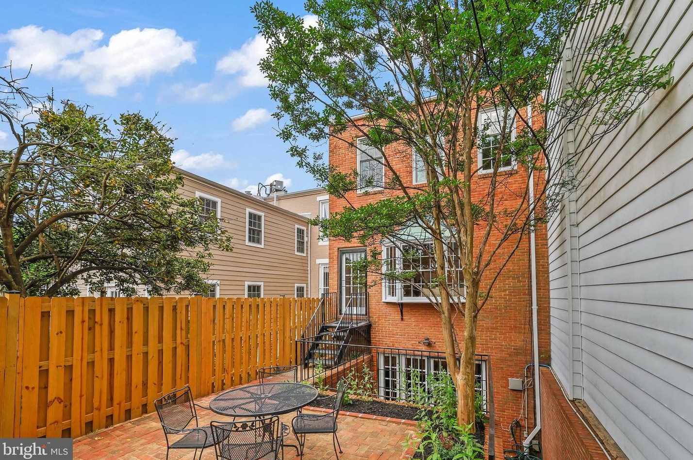 525 7 St, Washington DC 20003-2738 exterior