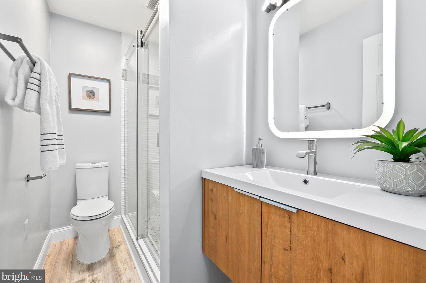 525 7 St, Washington DC 20003-2738 exterior