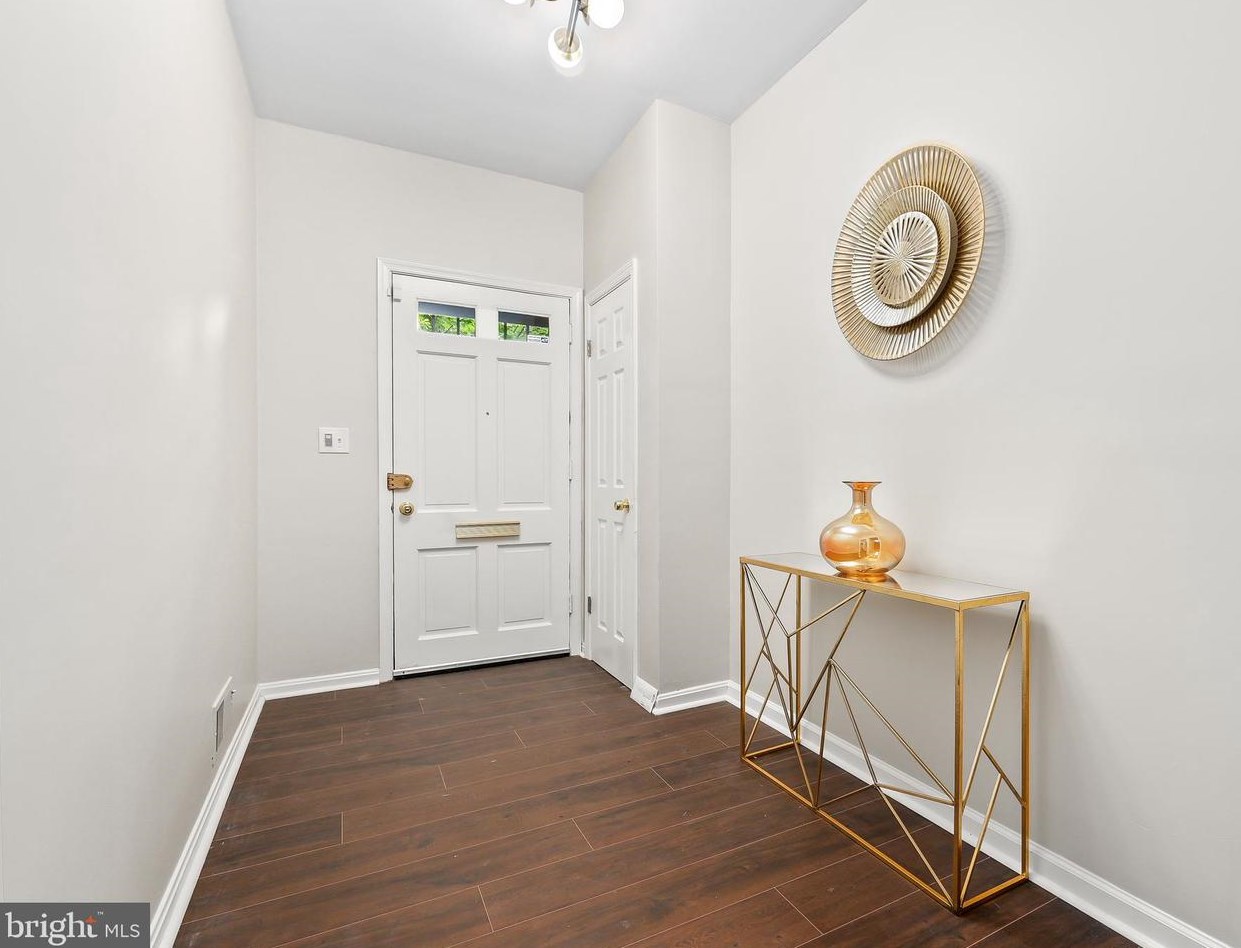 525 7 St, Washington DC 20003-2738 exterior