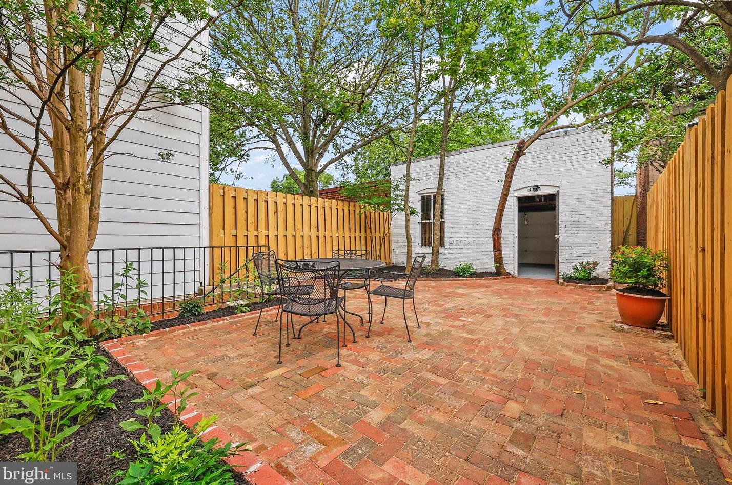 525 7 St, Washington DC 20003-2738 exterior