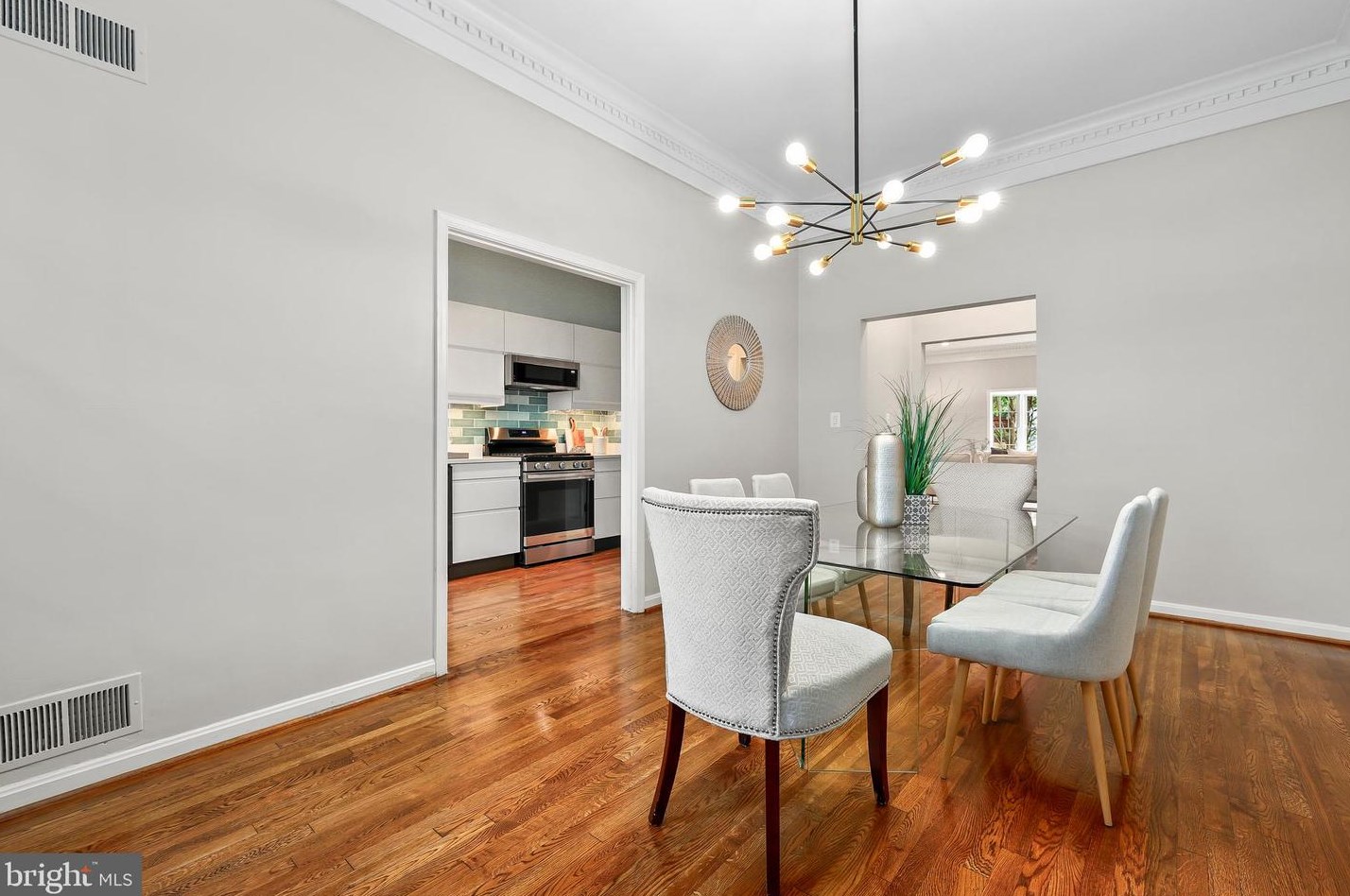 525 7 St, Washington DC 20003-2738 exterior