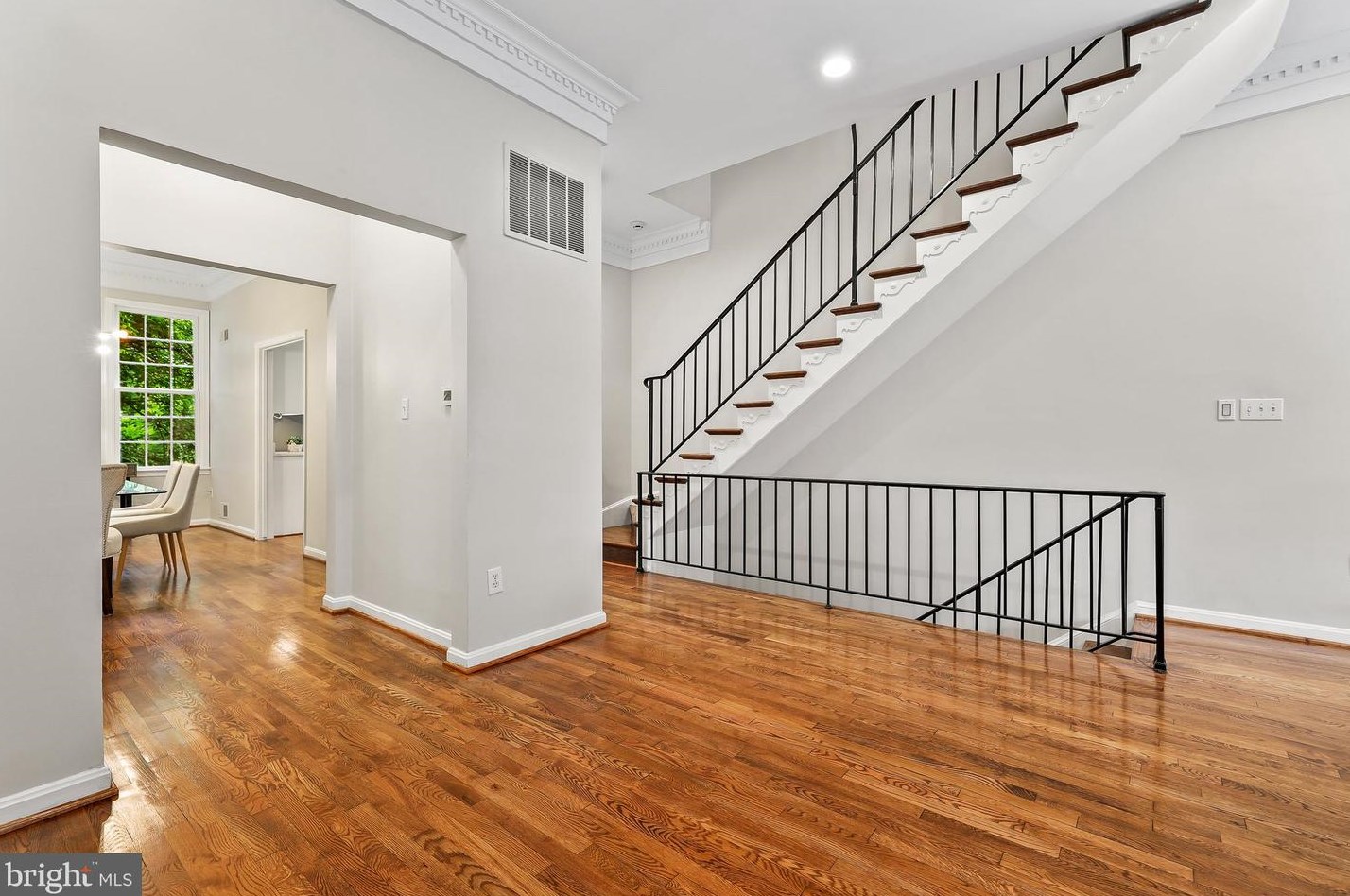 525 7 St, Washington DC 20003-2738 exterior