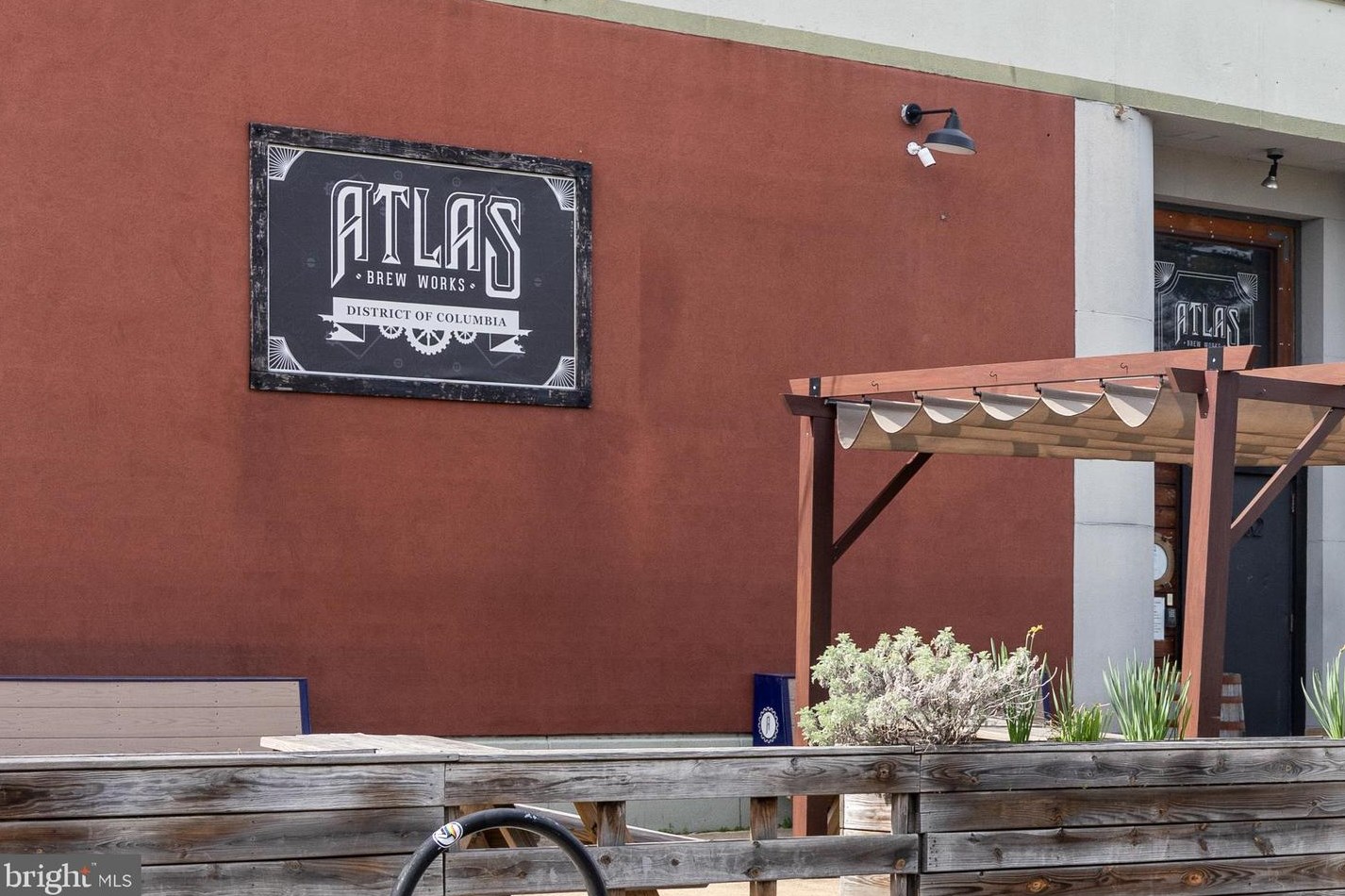 1253 Holbrook Ter, Washington DC 20002-2704 exterior