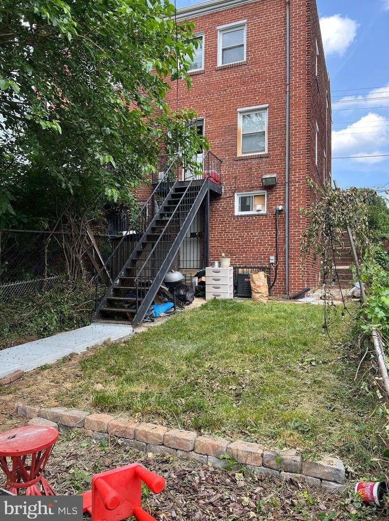 44 Burns St, Washington DC  20019-3359 exterior