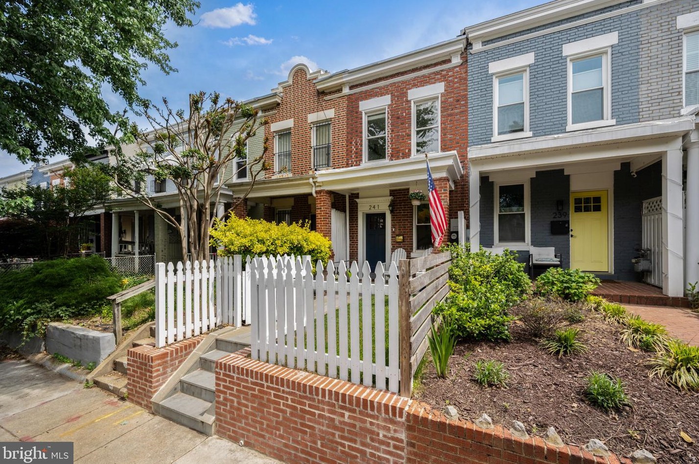 241 14th Pl, Washington, DC 20002-6407