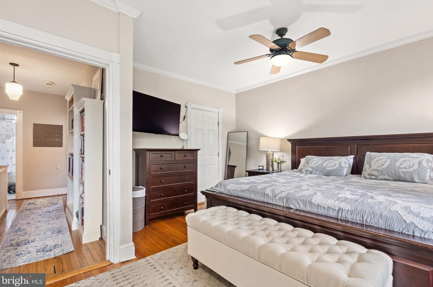 2129 Newport Pl, Washington DC 20037-3001 exterior