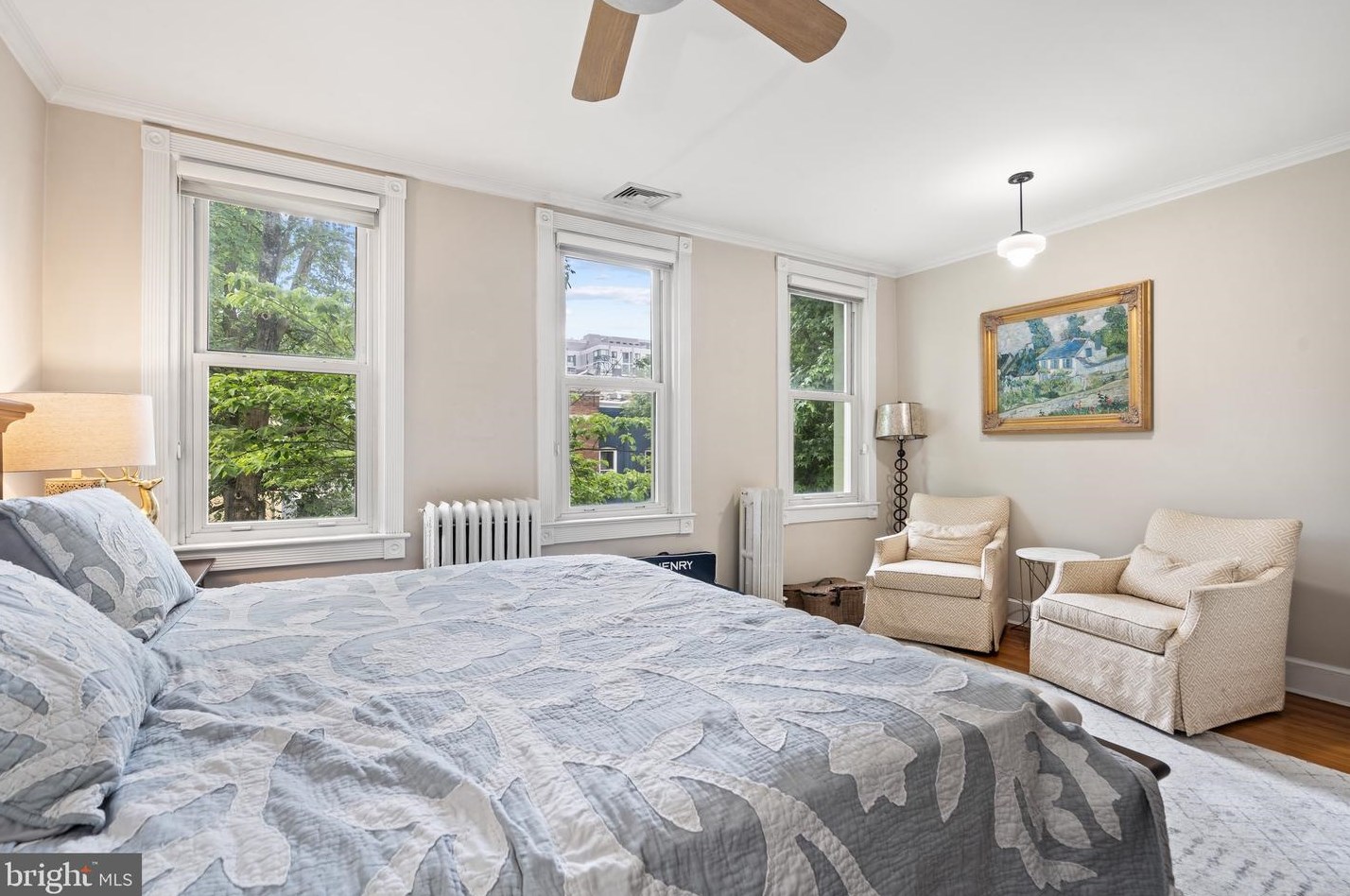 2129 Newport Pl, Washington DC 20037-3001 exterior