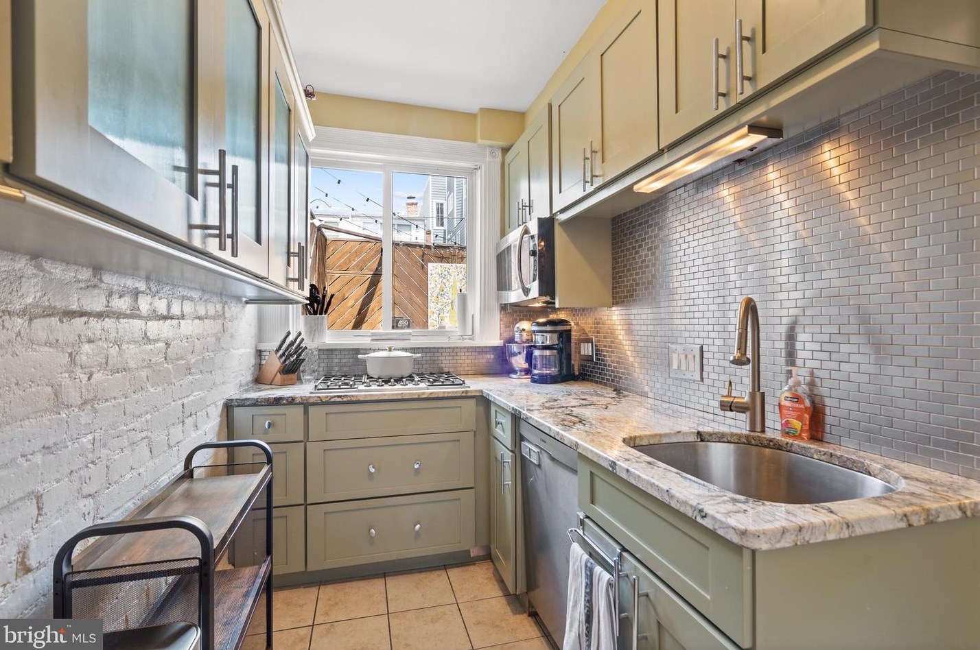 2129 Newport Pl, Washington DC 20037-3001 exterior