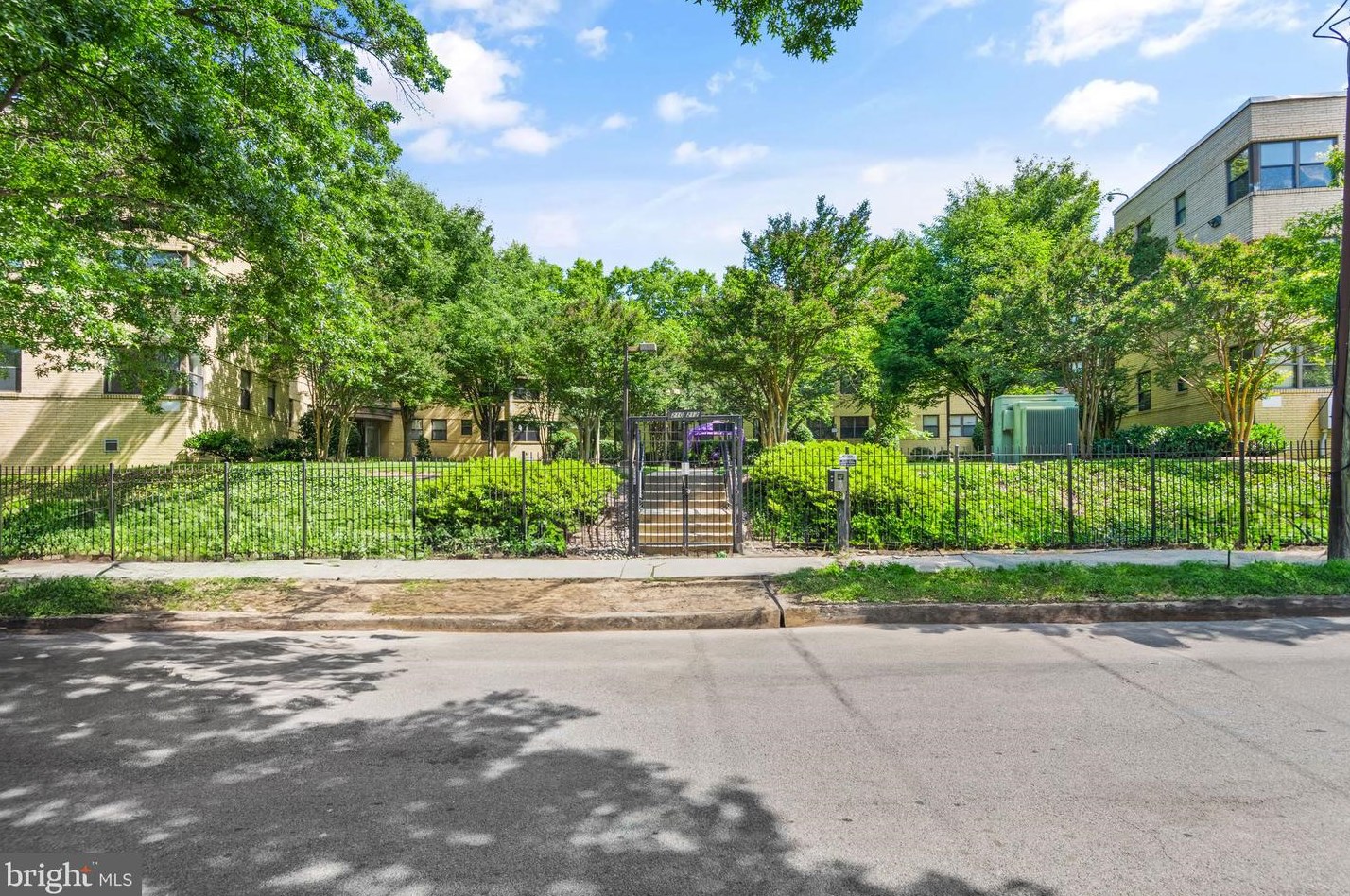 210 Oakwood St, Washington DC  20032-1754 exterior