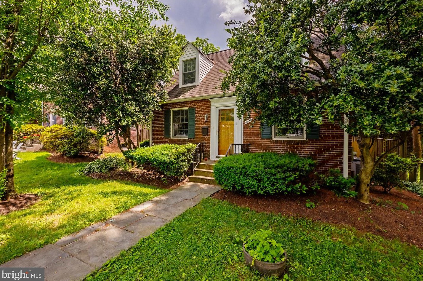 4420 Alton Pl, Washington DC  20016-2022 exterior