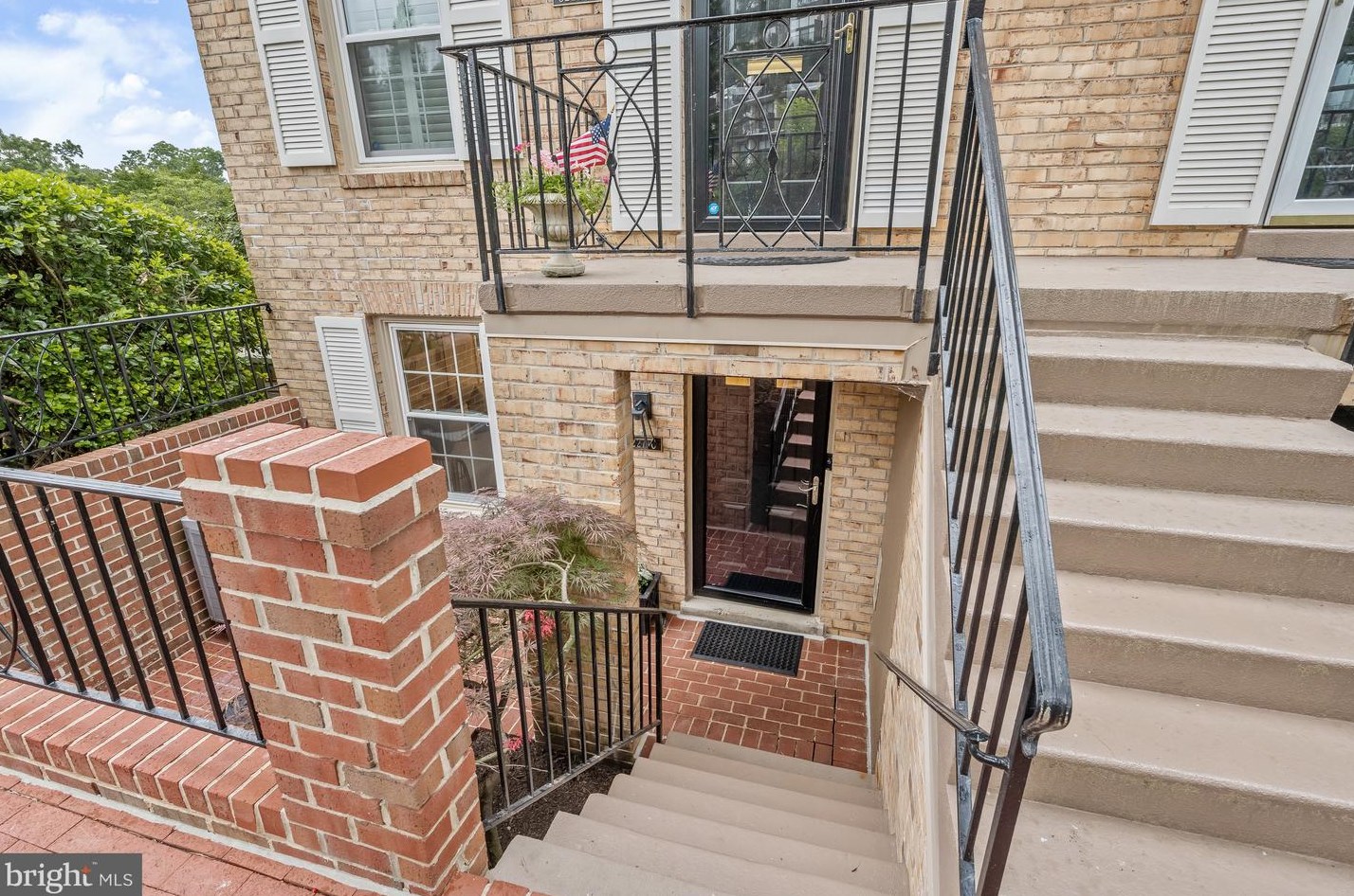 3227 Sutton Pl, Washington, DC 20016-7518