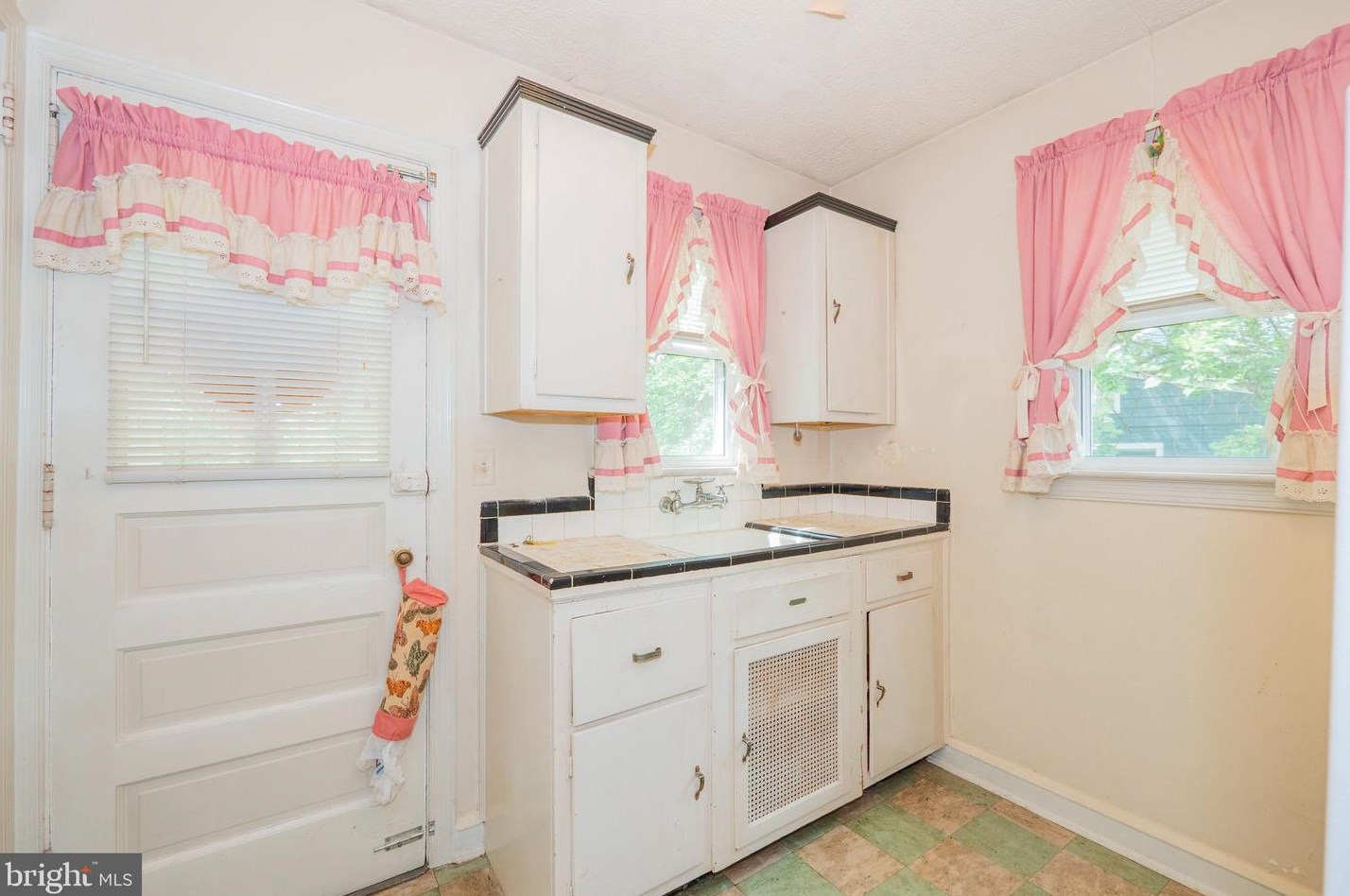 3669 Camden St, Washington DC 20020-1271 exterior