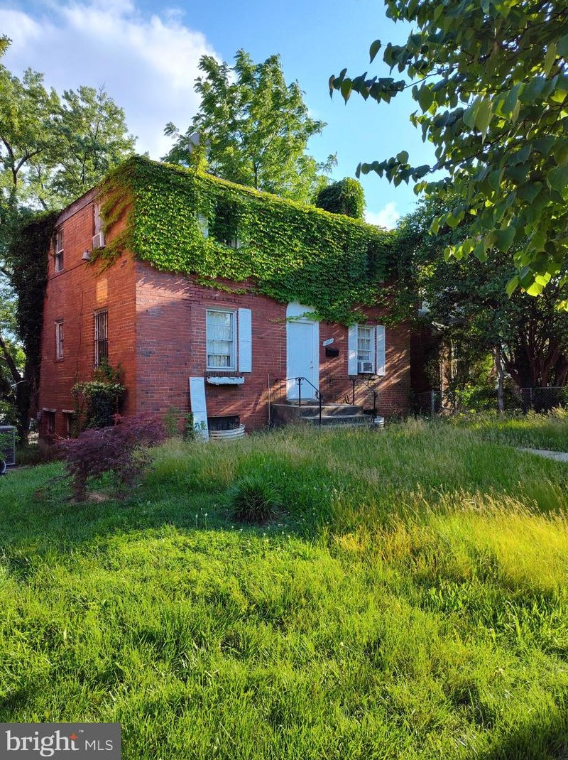 2831 Otis St, Washington, DC 20018-2929