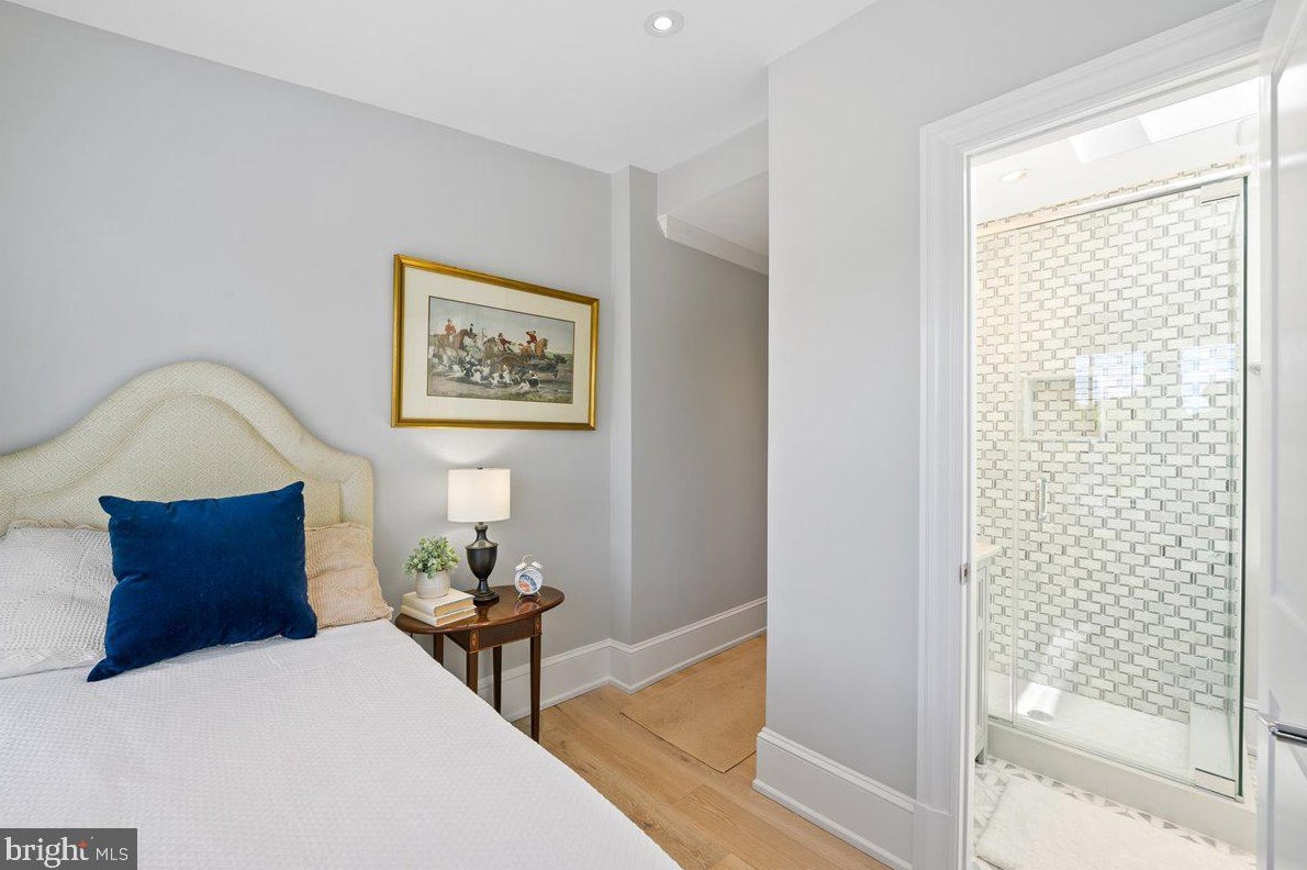 1653 34 St, Washington DC 20007-2742 exterior