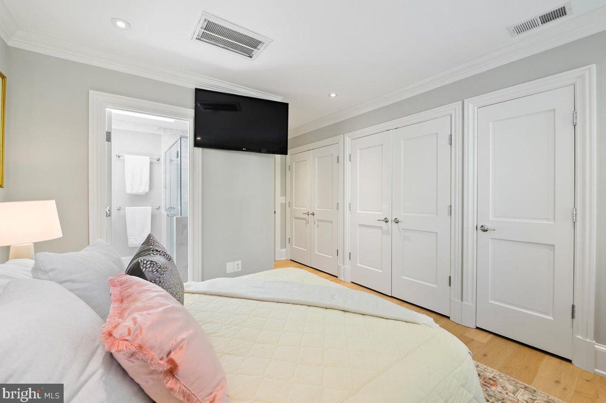 1653 34 St, Washington DC 20007-2742 exterior