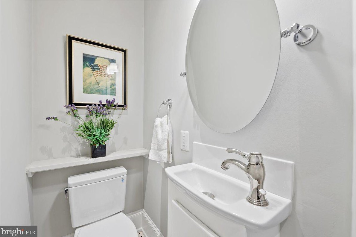 1653 34 St, Washington DC 20007-2742 exterior