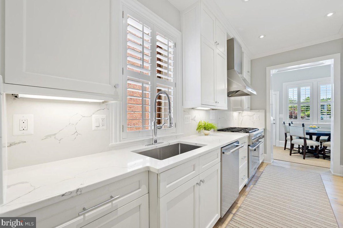 1653 34 St, Washington DC 20007-2742 exterior