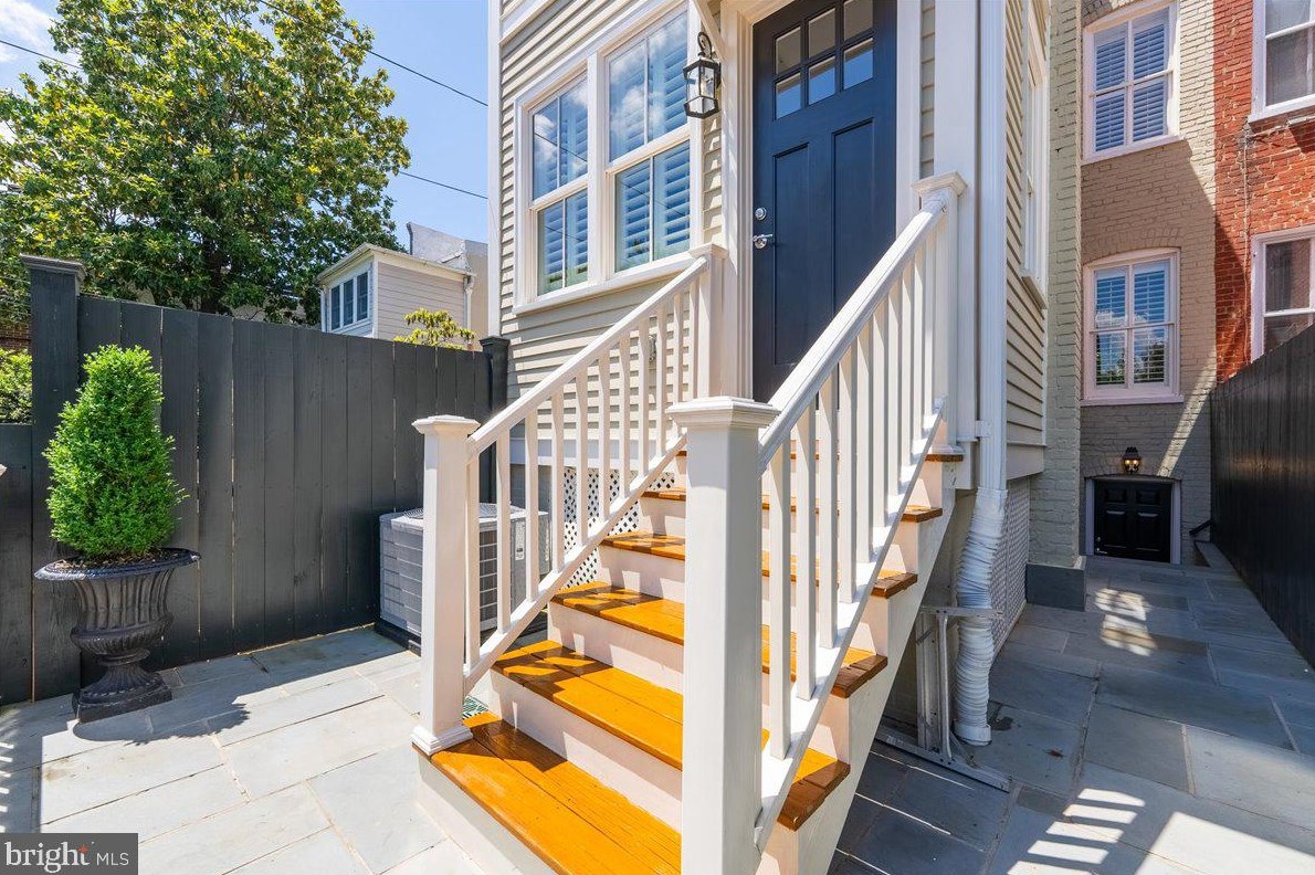 1653 34 St, Washington DC 20007-2742 exterior