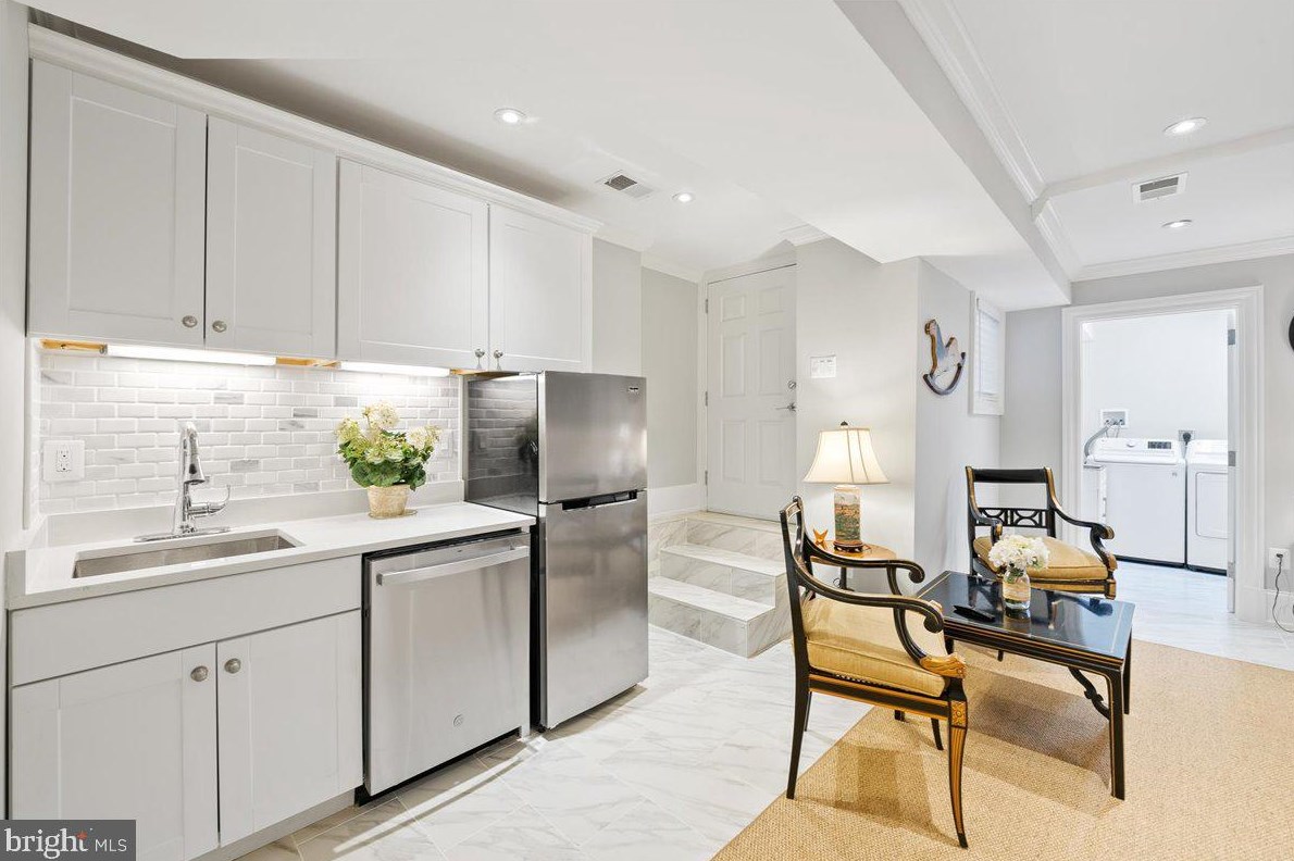 1653 34 St, Washington DC 20007-2742 exterior