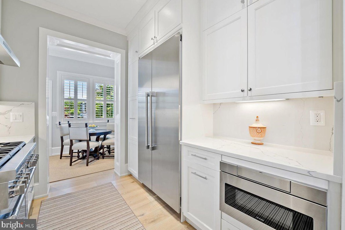 1653 34 St, Washington DC 20007-2742 exterior