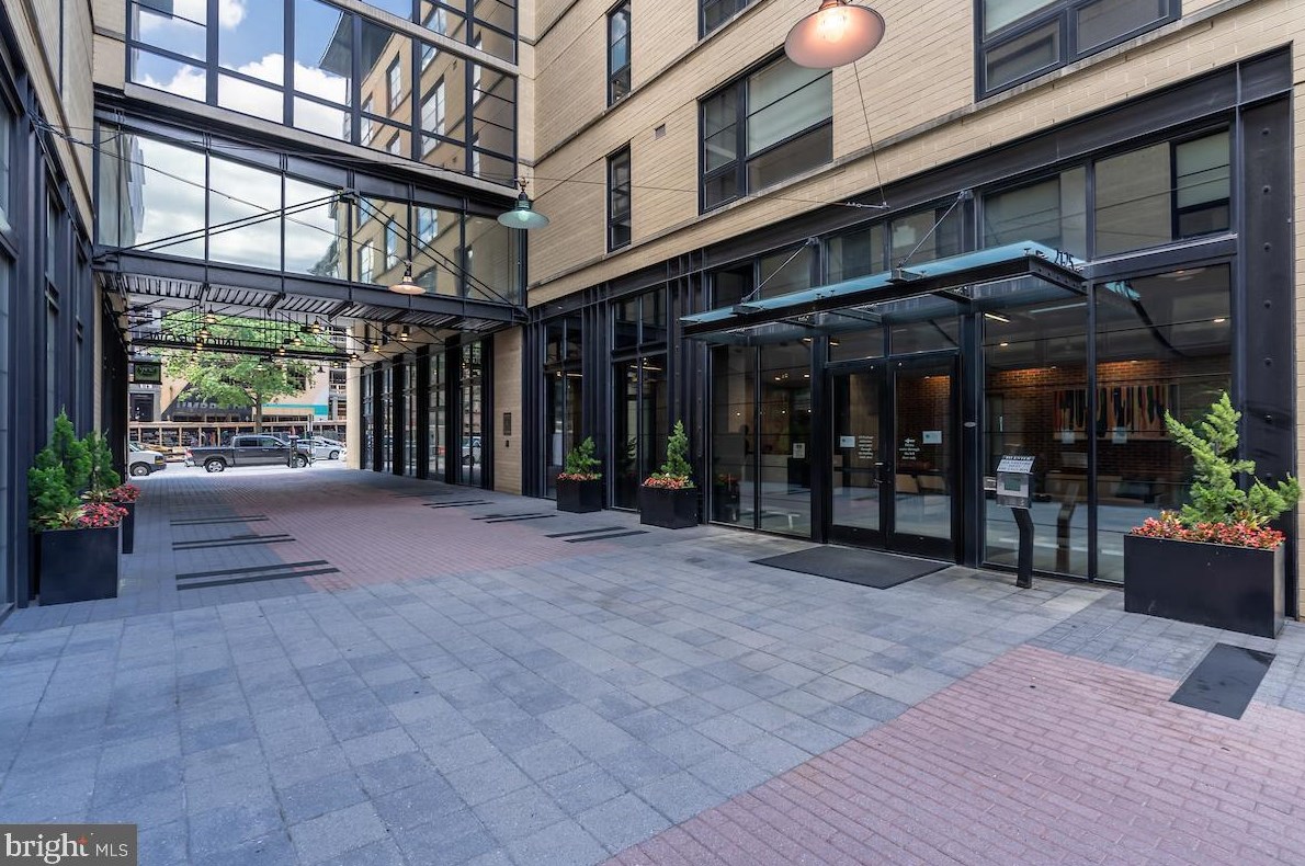 2125 14th St, Washington DC  20009-4464 exterior