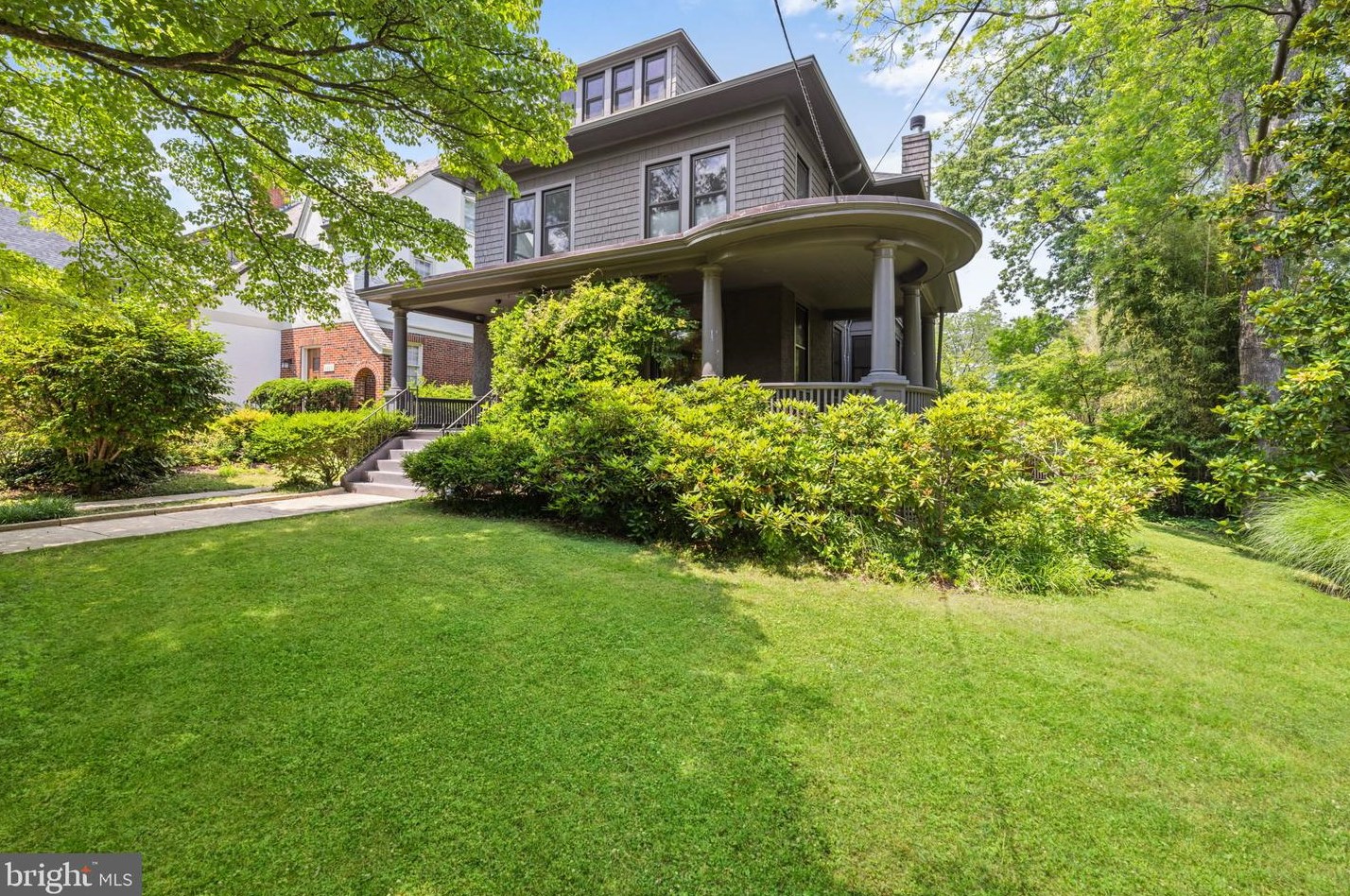 3915 Legation St, Washington, DC 20015-2915