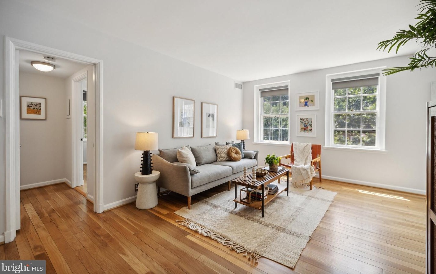 3741 39th St, Washington, DC 20016-5524