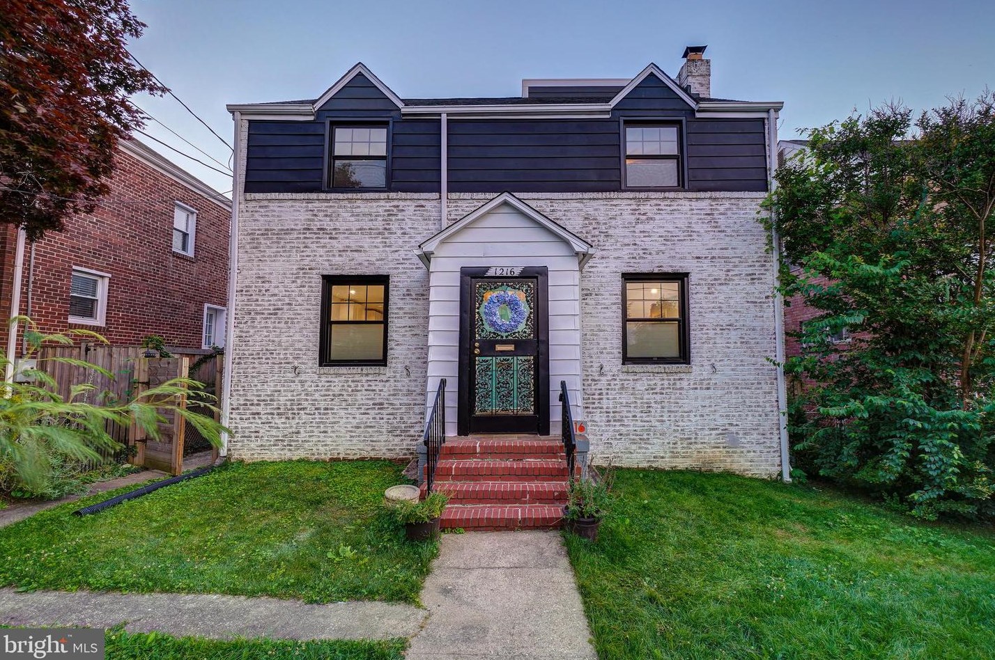 1216 Underwood St, Washington, DC 20012-2924