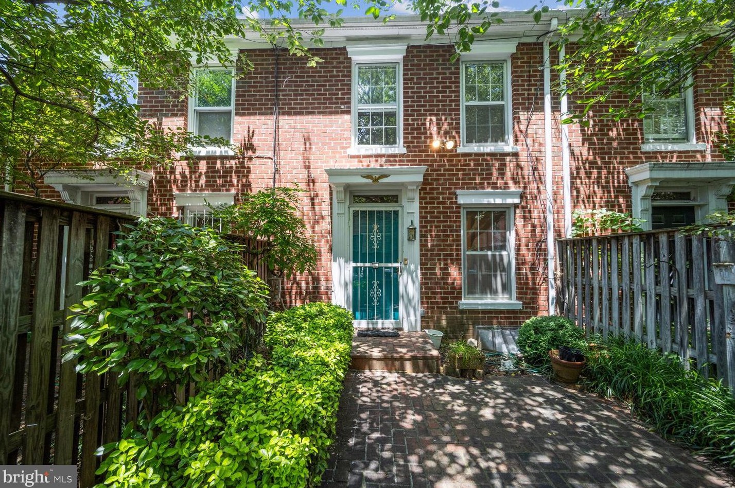 632 Browns Ct, Washington, DC 20003-1231