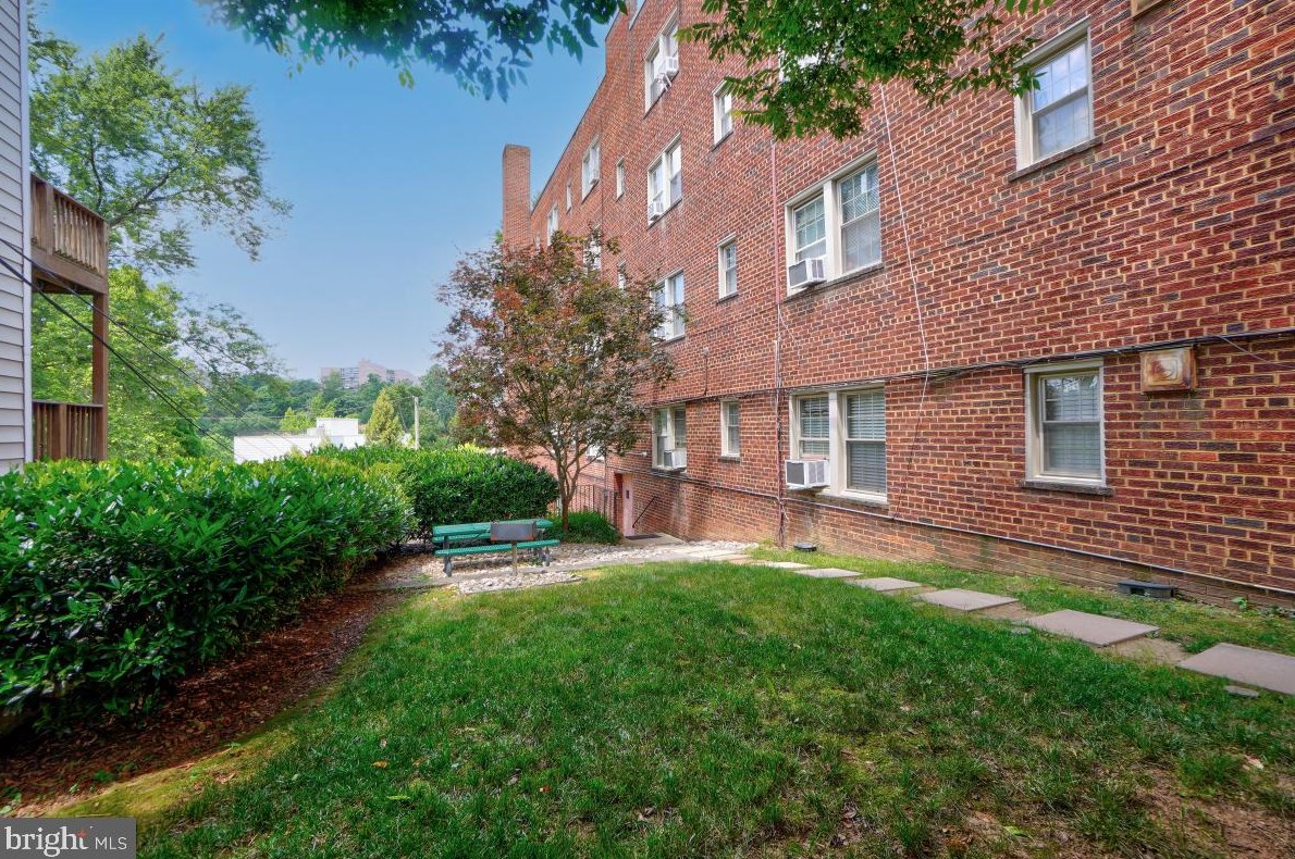 3925 Davis Pl, Washington DC 20007-1232 exterior