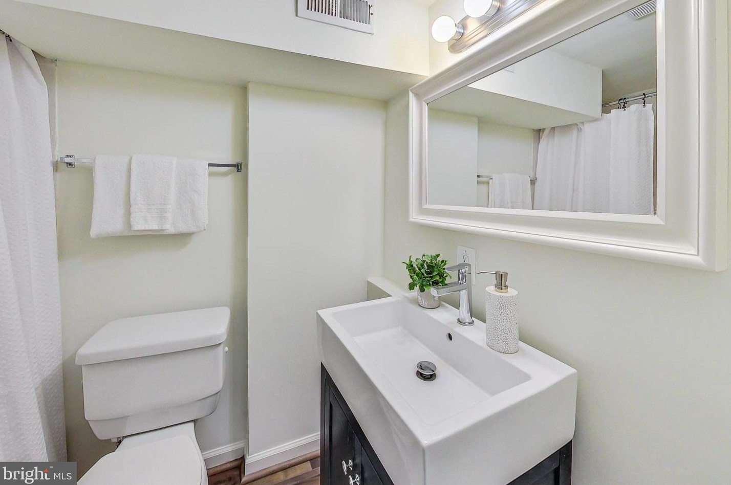 24 16th St, Washington DC  20003-1501 exterior