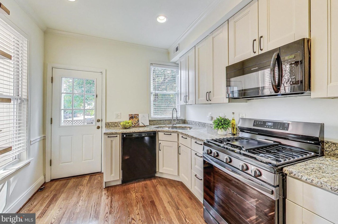 24 16th St, Washington DC  20003-1501 exterior