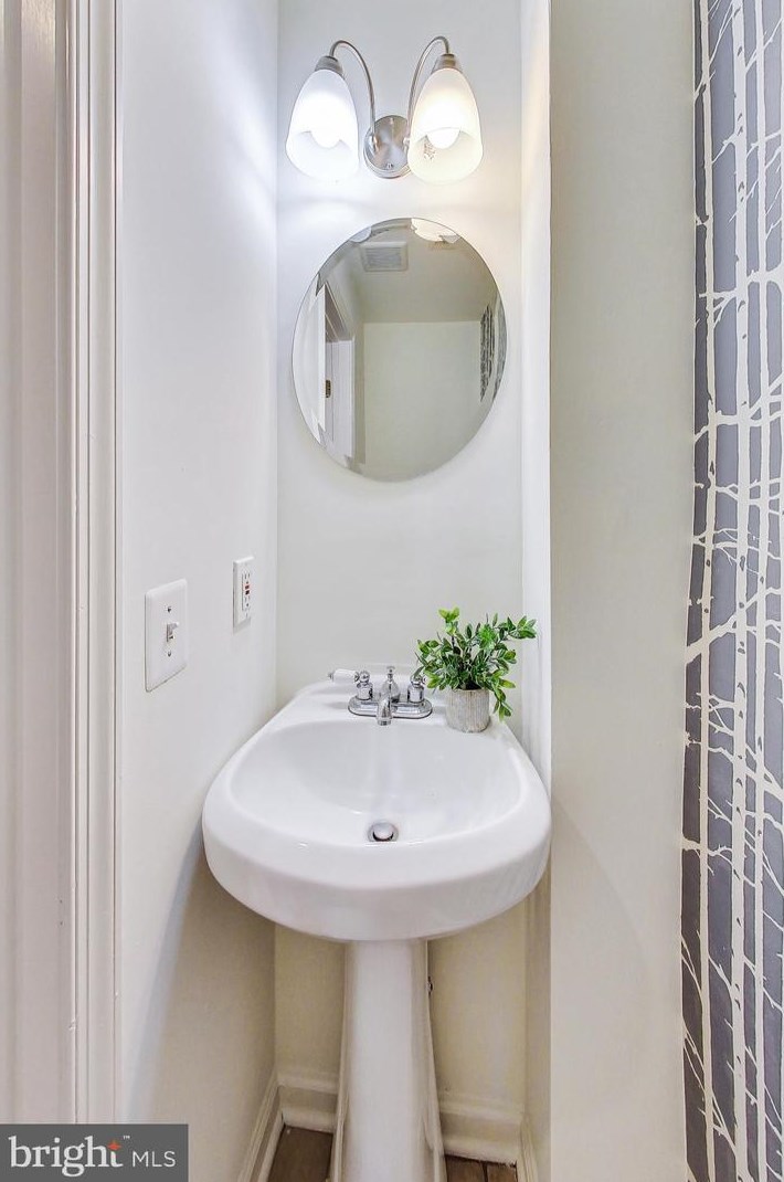 24 16th St, Washington DC  20003-1501 exterior