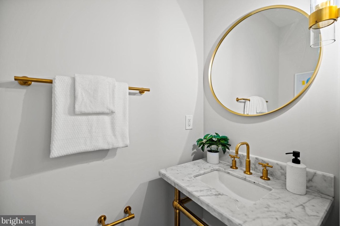 133 P St, Washington DC  20001-1115 exterior