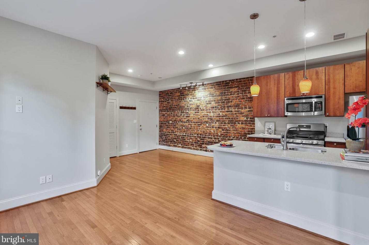 304 Q St, Washington, DC 20001-1910